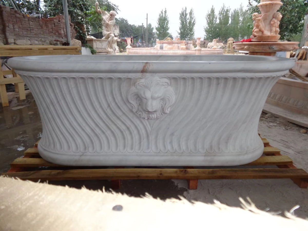 Luxurious marble bath tub