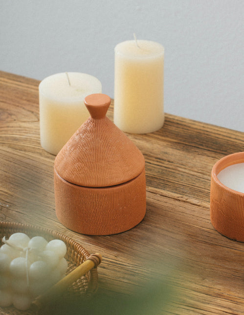 
                  
                    Load image into Gallery viewer, Ceramic Nordic Candle with cap (unscented)
                  
                