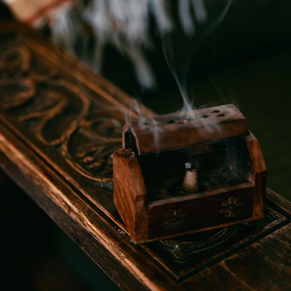 
                  
                    Load image into Gallery viewer, Mayan Copal and white sage
                  
                